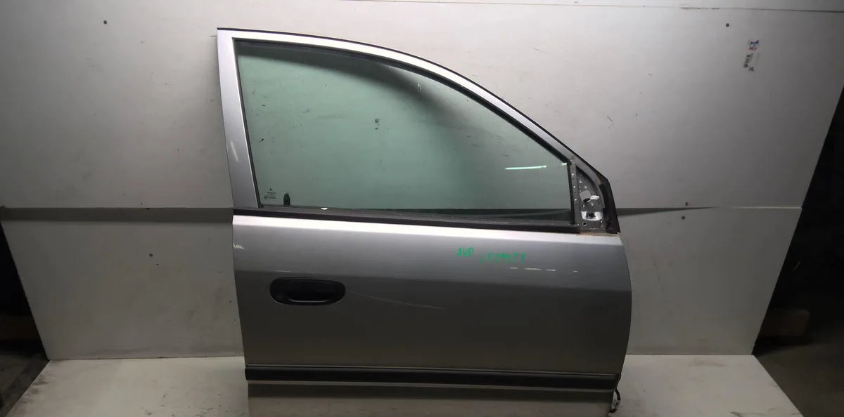 Porte avant droite Mitsubishi SPACE STAR Monospace (DG_A) 1.9 di-d (dg4a) (2001-2004) occasion