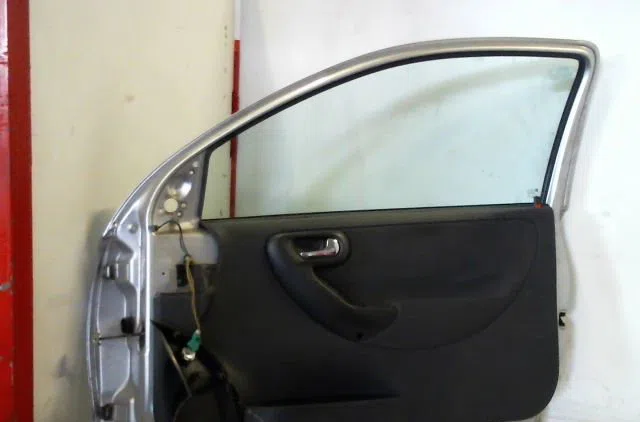 Porte avant droite Opel CORSA C (X01) 1.3 cdti (f08, f68) (2003-2009) occasion