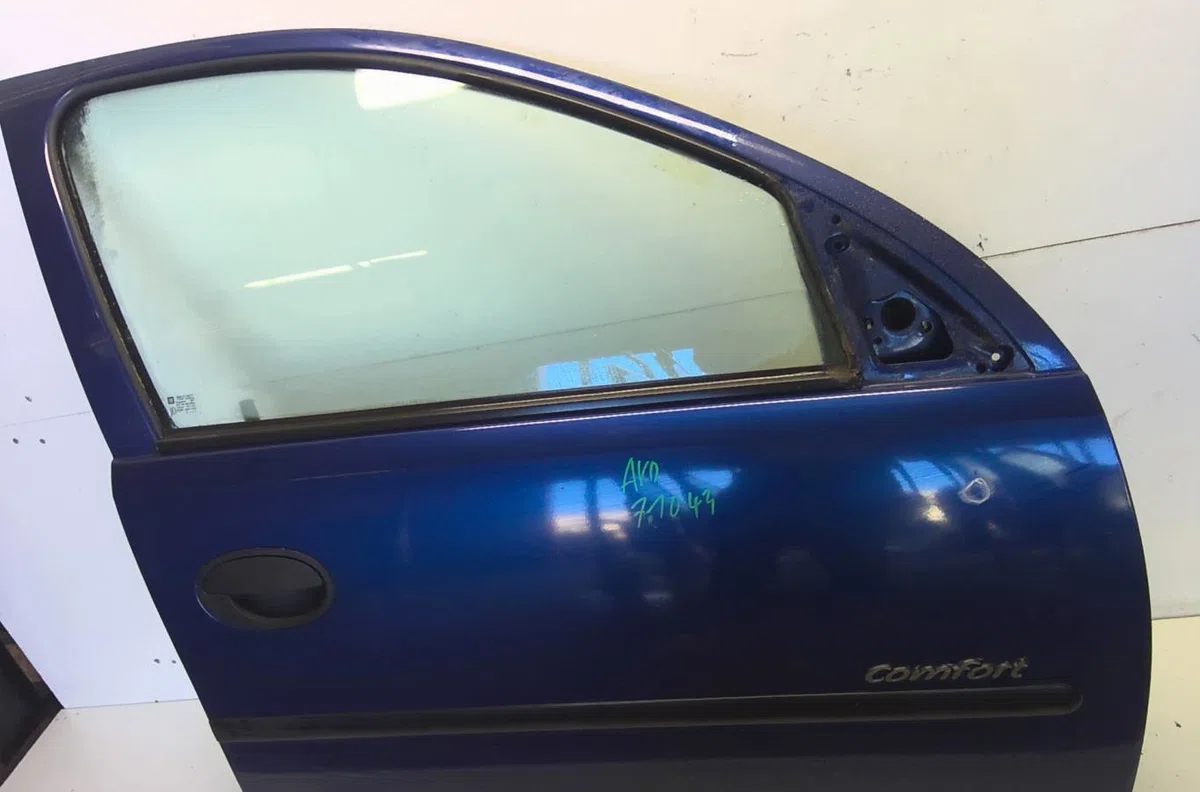 Porte avant droite Opel CORSA C (X01) 1.7 di (f08, f68) (2000-2009) occasion