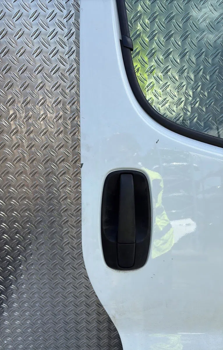 Porte avant droite Opel VIVARO A Fourgon (X83) 2.0 cdti (f7) (2006-2014) occasion