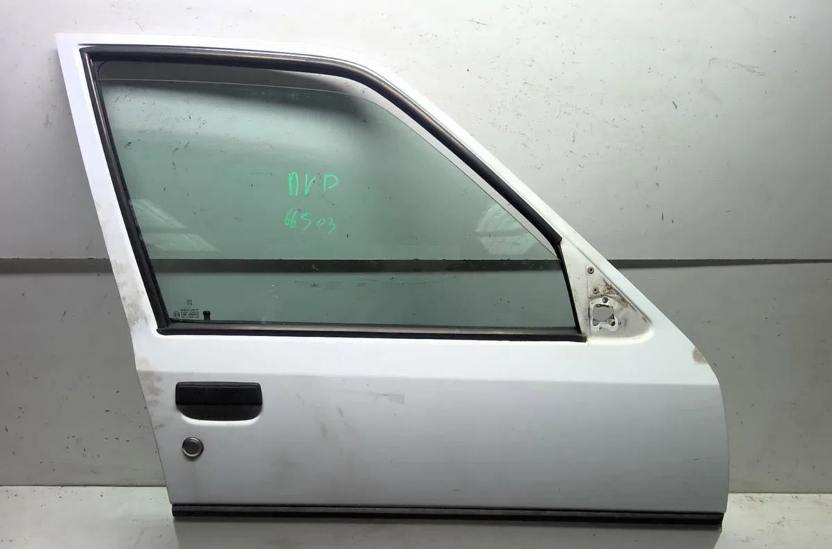 Porte avant droite Peugeot 205 II (20A-C) 1.7 diesel (1987-1998) occasion
