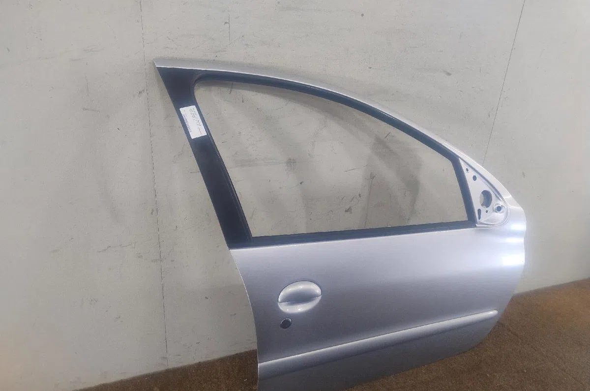 Porte avant droite Peugeot 206 3-5 portes (2A-C) 1.6 16v (2000-2009) 3 portes occasion