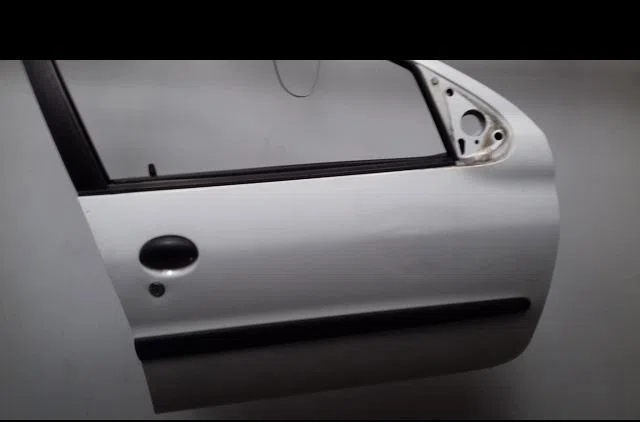 Porte avant droite Peugeot 206 3-5 portes (2A-C) 1.6 i (1998-2000) occasion