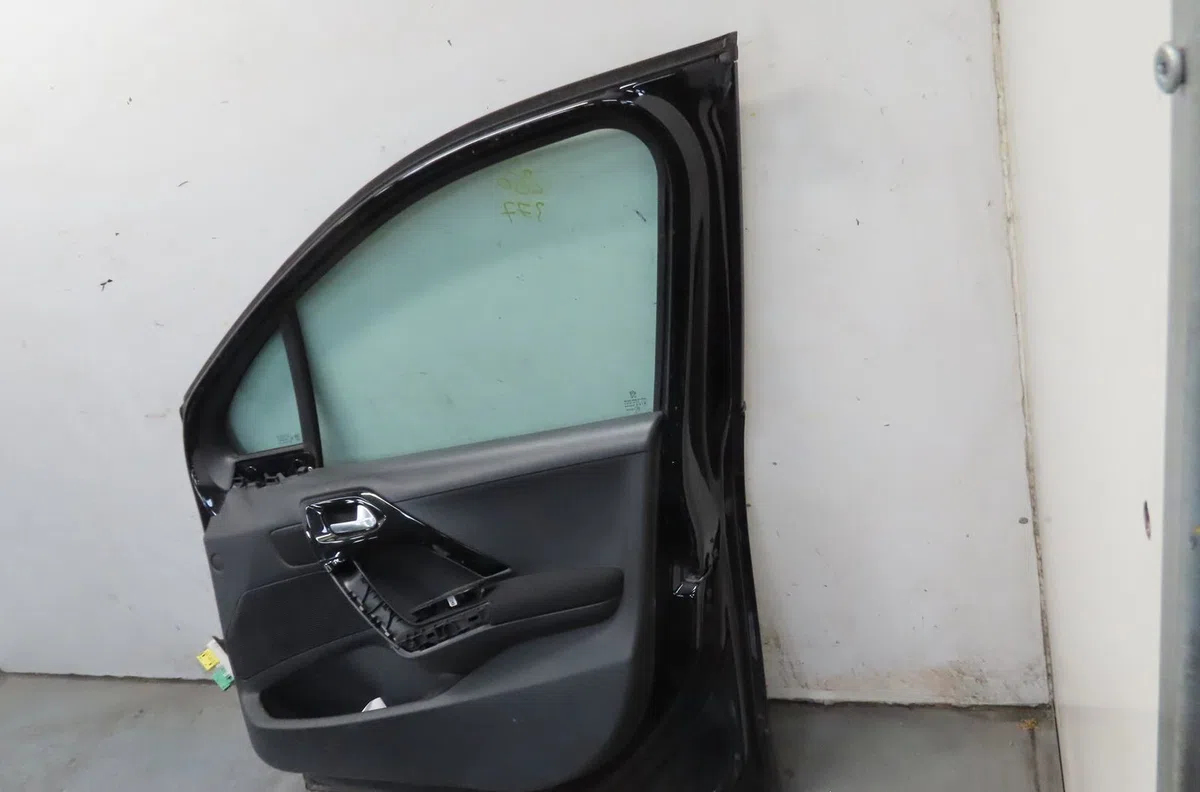 Porte avant droite Peugeot 208 I (CA_, CC_) 1.2 vti 82 (2012) occasion