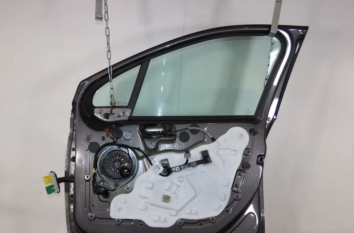 Porte avant droite Peugeot 208 I (CA_, CC_) 1.2 vti 82 (2012) occasion
