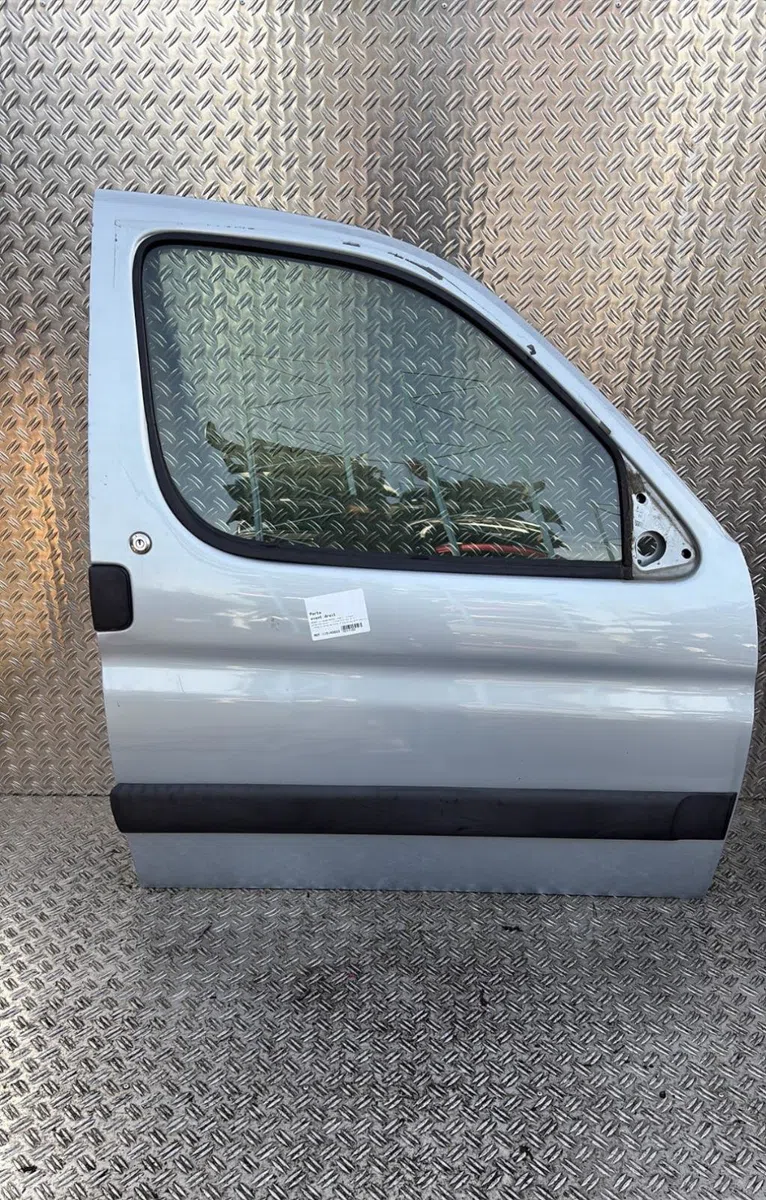 Porte avant droite Peugeot PARTNER Camionnette-Monospace (5_, G_) 1.6 hdi 75 (2005-2008) occasion