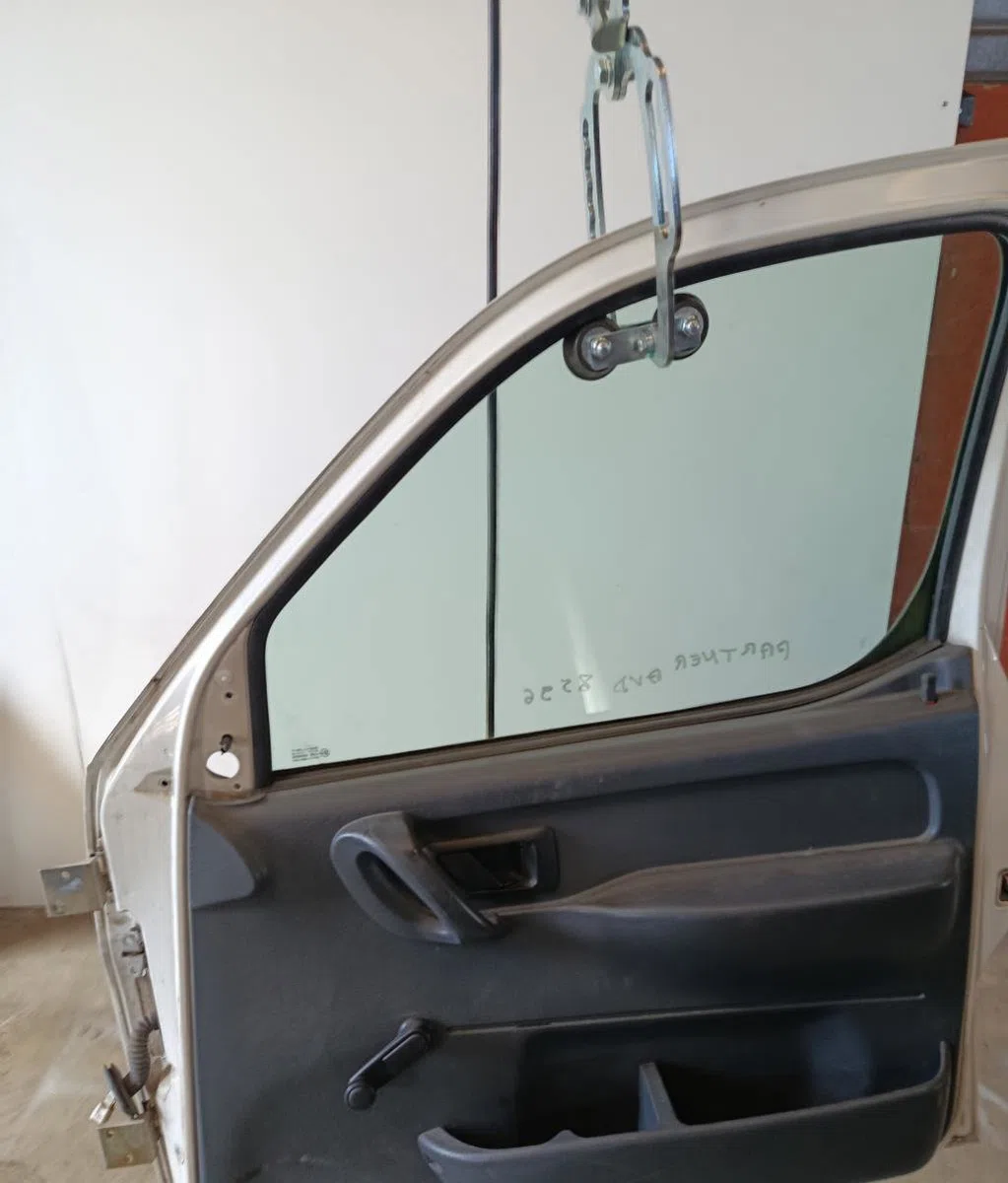 Porte avant droite Peugeot PARTNER Camionnette-Monospace (5_, G_) 1.9 d (1996-2002) 3 portes occasion