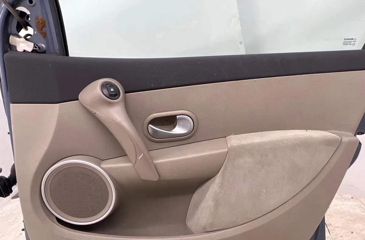 Porte avant droite RENAULT CLIO 3 PHASE 1 occasion