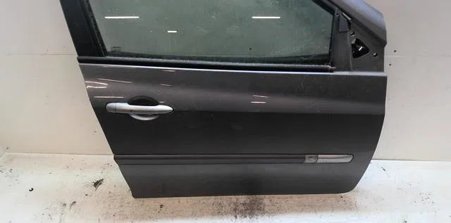 Porte avant droite Renault CLIO III (BR0-1, CR0-1) 1.5 dci (2010-2014) 3 portes occasion