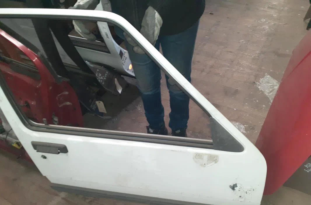Porte avant droite Renault EXPRESS Camionnette-Monospace (F40_, G40_) 1.6 d (f404) (1986-1998) occasion