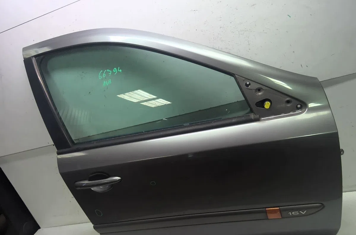 Porte avant droite Renault LAGUNA II Grandtour (KG0-1_) 1.6 16v (kg0a, kg0l) (2001-2007) occasion