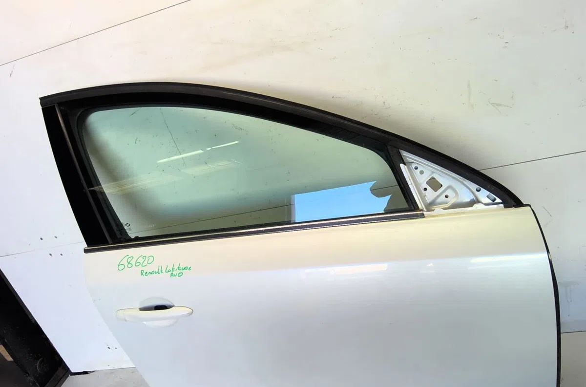 Porte avant droite Renault LATITUDE (L70_) 2.0 dci 150 (l70h) (2011) occasion
