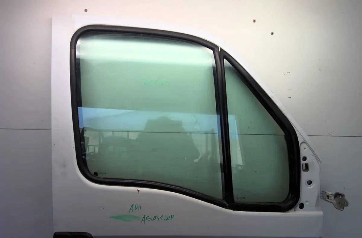 Porte avant droite Renault MASTER II Camionnette (FD) 2.5 dci 100 (fd0u, fd0v) (2003) occasion