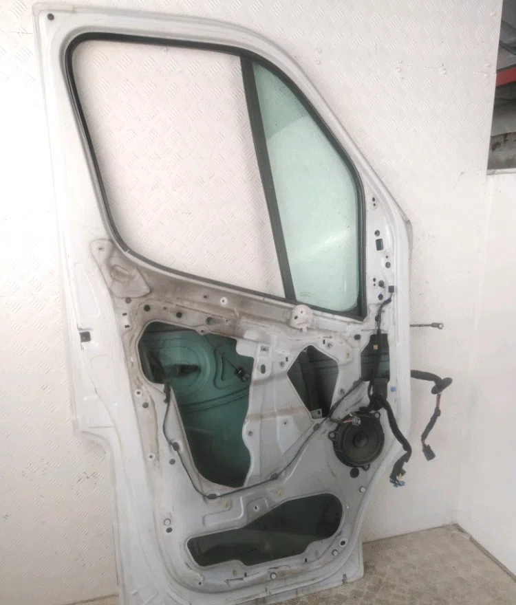 Porte avant droite Renault MASTER III Camionnette (FV) 2.3 dci 125 fwd (fv0c, fv0d, fv0g, fv0h, fv0j, fv0k) (2010) occas