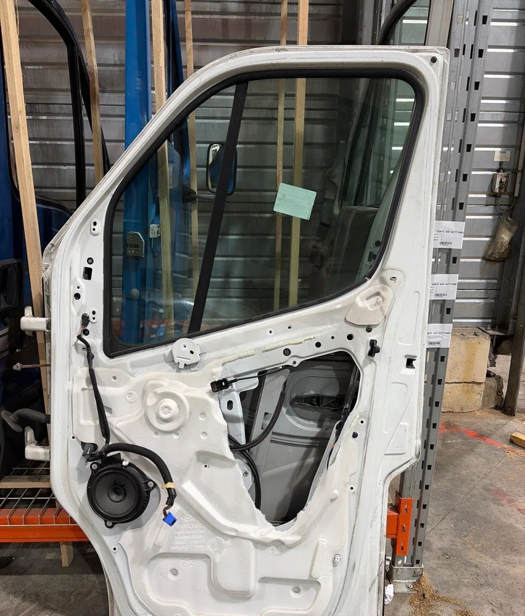 Porte avant droite Renault MASTER III Camionnette (FV) 2.3 dci 170 fwd (fv0l) (2015) occasion