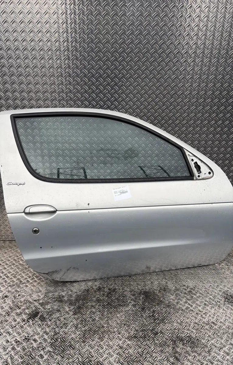 Porte avant droite Renault MEGANE I Coupé (DA0-1_) 1.6 e (da0f) (1996-1999) occasion