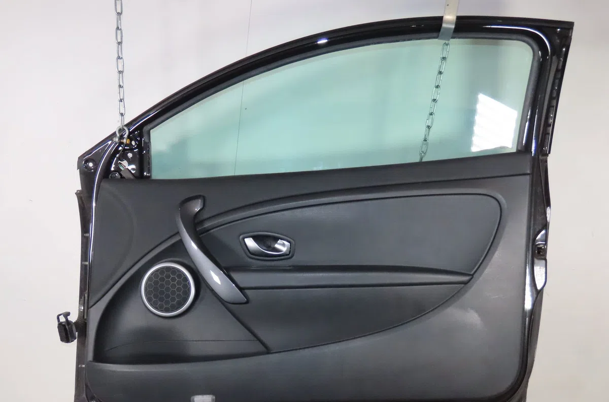 Porte avant droite Renault MEGANE III Coupé (DZ0-1_) 1.9 dci (dz0n, dz0j, dz1j, dz1k) (2008-2015) occasion