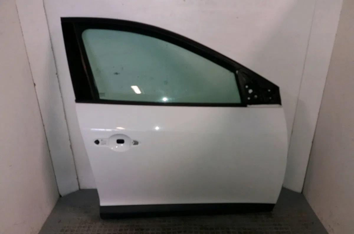 Porte avant droite Renault MEGANE III Grandtour (KZ0-1) 1.9 dci (kz0j, kz0n, kz1s) (2009) occasion