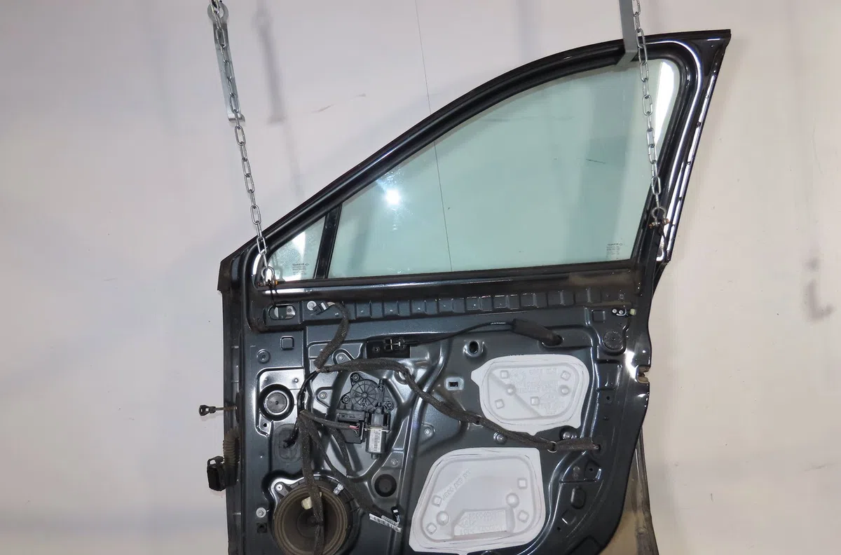 Porte avant droite Renault SCÉNIC III (JZ0-1_) 1.9 dci (jz0j, jz1j, jz1k, jz1s) (2009) occasion