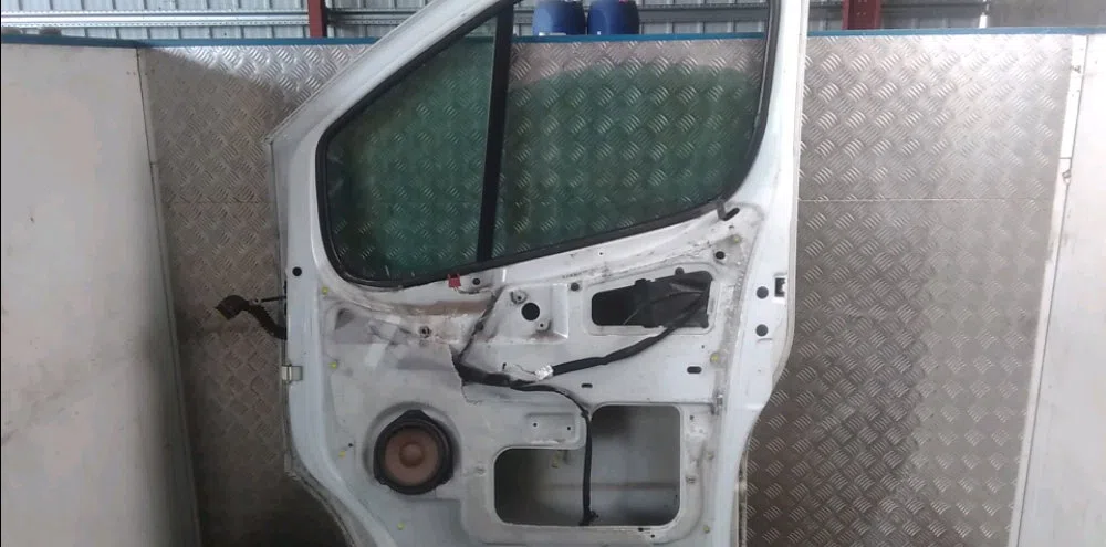 Porte avant droite Renault TRAFIC II Camionnette (FL) 1.9 dci 100 (fl0c) (2001-2006) occasion