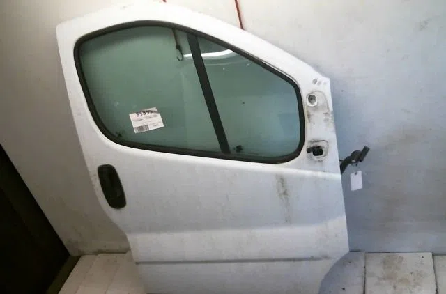 Porte avant droite Renault TRAFIC II Camionnette (FL) 1.9 dci 80 (fl0b) (2001-2006) occasion
