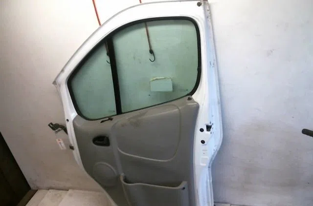 Porte avant droite Renault TRAFIC II Camionnette (FL) 1.9 dci 80 (fl0b) (2001-2006) occasion