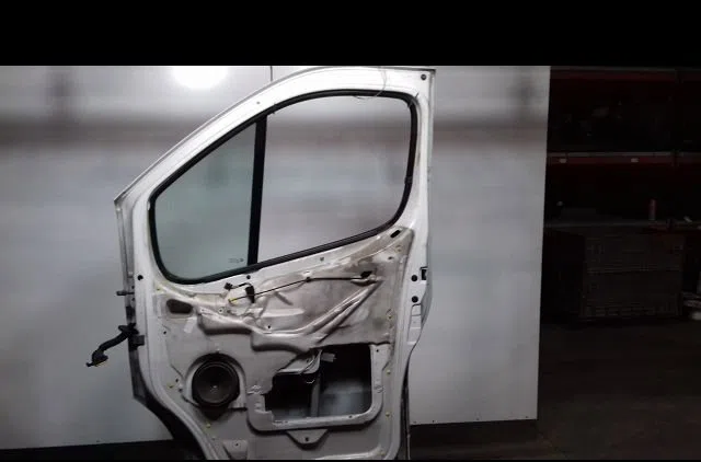 Porte avant droite Renault TRAFIC II Camionnette (FL) 2.0 dci 90 (fl0h) (2006) occasion