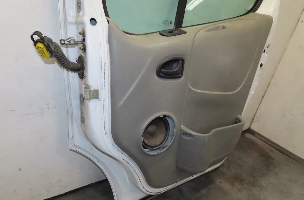 Porte avant droite Renault TRAFIC II Camionnette (FL) 2.0 dci 90 (fl0h) (2006) occasion