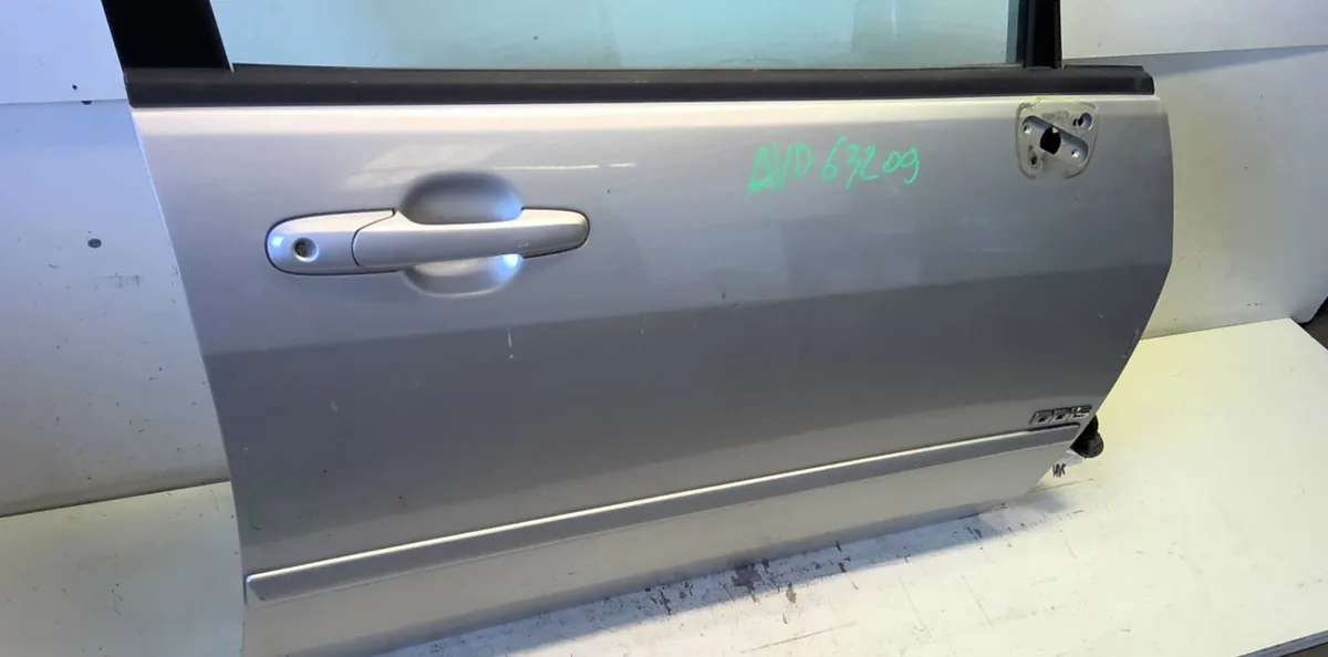 Porte avant droite Suzuki LIANA 3-5 portes 1.4 ddis (2004-2007) occasion
