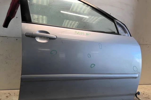 Porte avant droite Toyota COROLLA (_E12_) 1.4 d (nde120_) (2004-2007) 5 portes occasion