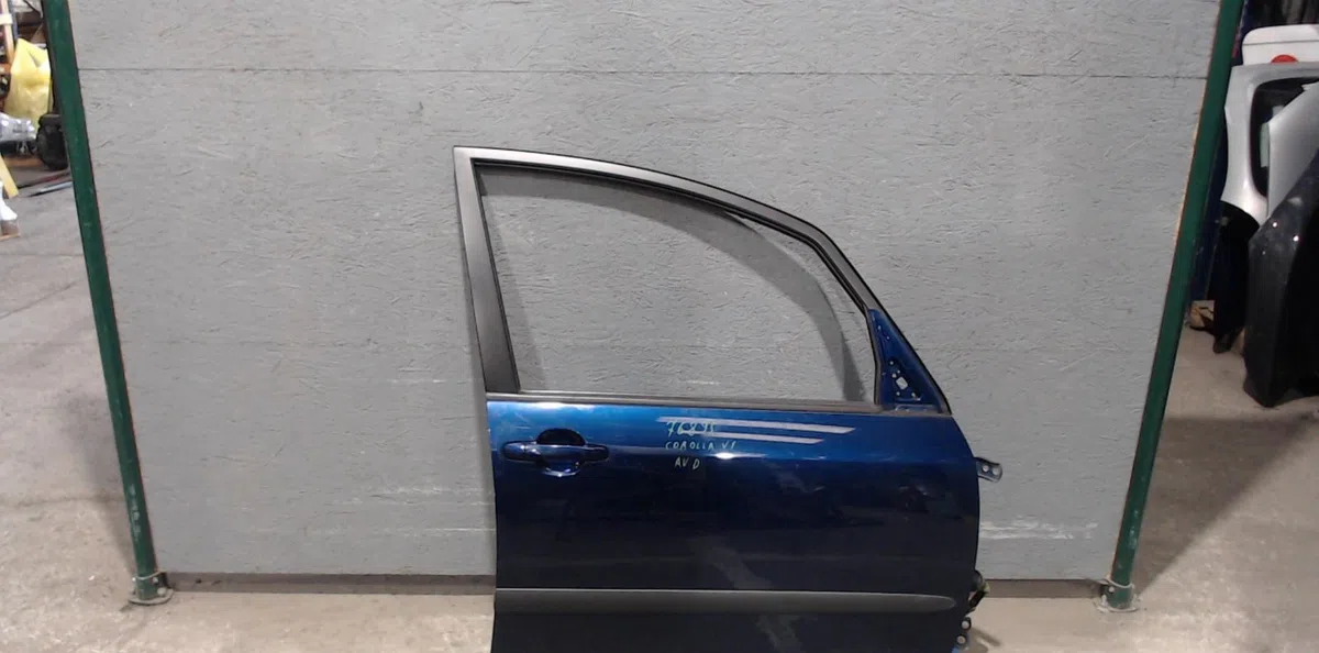 Porte avant droite Toyota COROLLA Verso (_E12_) 1.6 vvt-i (zze121_) (2001-2004) occasion