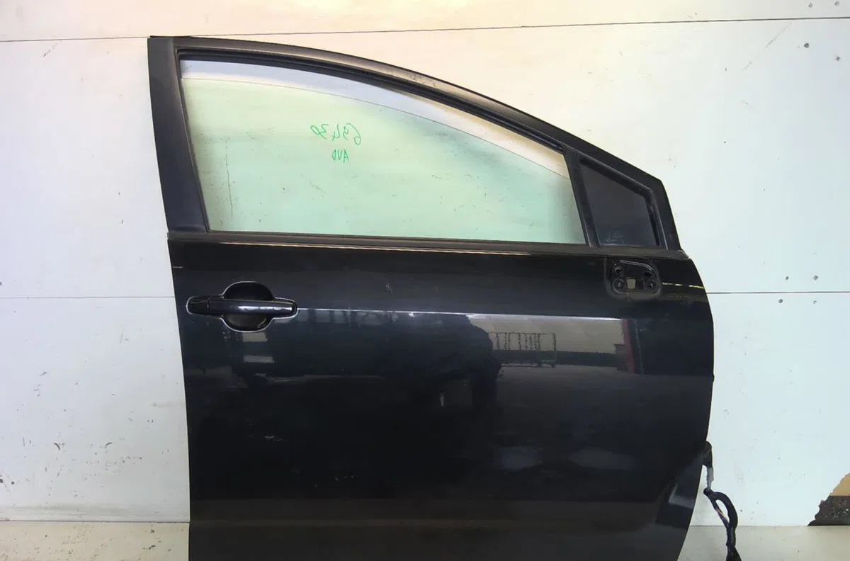 Porte avant droite Toyota COROLLA Verso (ZER_, ZZE12_, R1_) 2.2 d-4d (aur10_) (2005-2009) occasion
