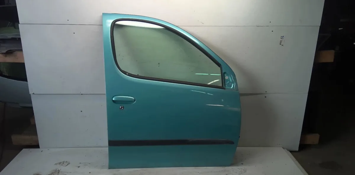 Porte avant droite Toyota YARIS VERSO (_P2_) 1.5 (ncp21_) (2000-2005) occasion