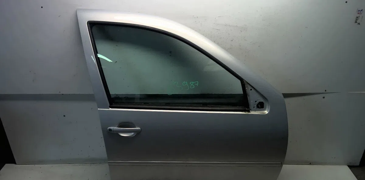 Porte avant droite Volkswagen GOLF IV (1J1) 1.6 (1997-2004) occasion