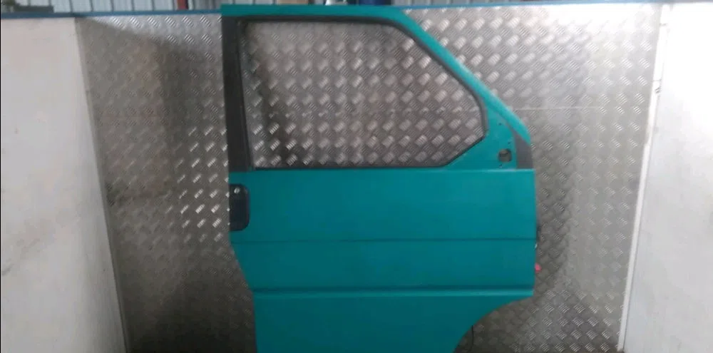Porte avant droite Volkswagen TRANSPORTER IV Autobus-Autocar (70B, 70C, 7DB, 7DK, 70J, 70K 2.4 d (1990-1998) occasion