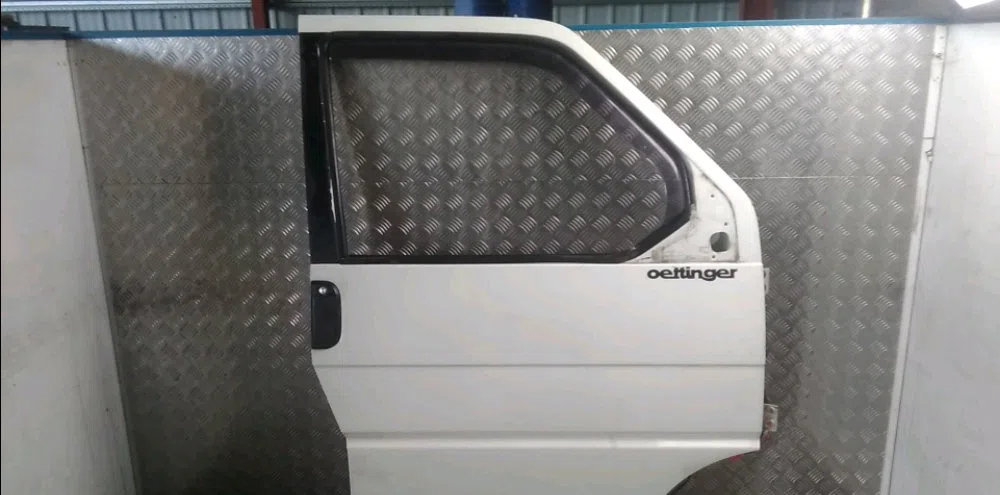 Porte avant droite Volkswagen TRANSPORTER IV Camionnette (70A, 70H, 7DA, 7DH) 2.5 tdi (1995-2003) occasion