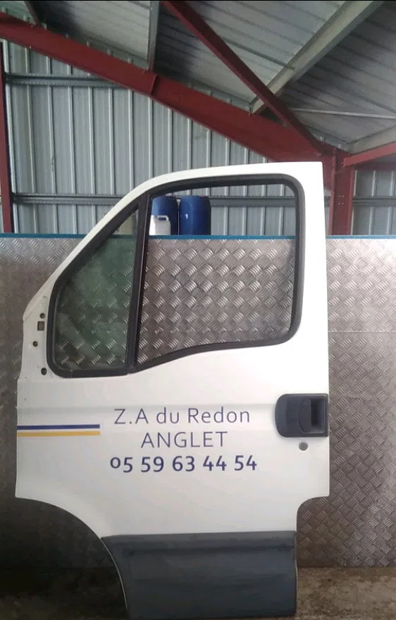 Porte avant gauche Iveco DAILY V Camionnette 29s13, 29l13, 35c13, 35s13, 40c13, 40s13 (2011-2014) occasion