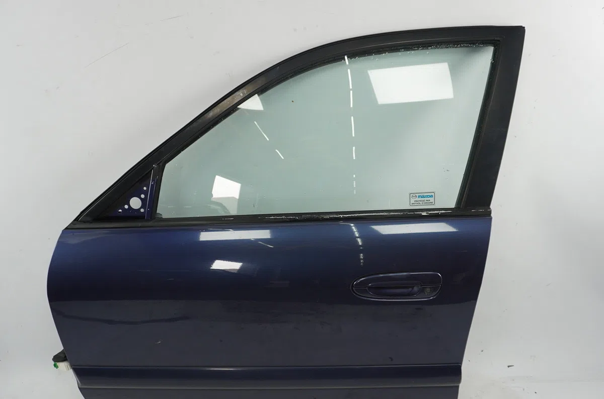 Porte avant gauche Mazda 626 V Hatchback (GF) 1.8 (gf8p) (1997-1999) occasion
