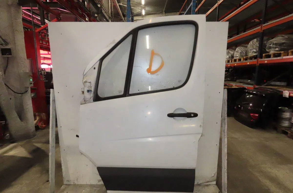 Porte avant gauche Mercedes-benz SPRINTER 3-t Camionnette (B906) 215 cdi (906.611, 906.613) (2006-2009) occasion