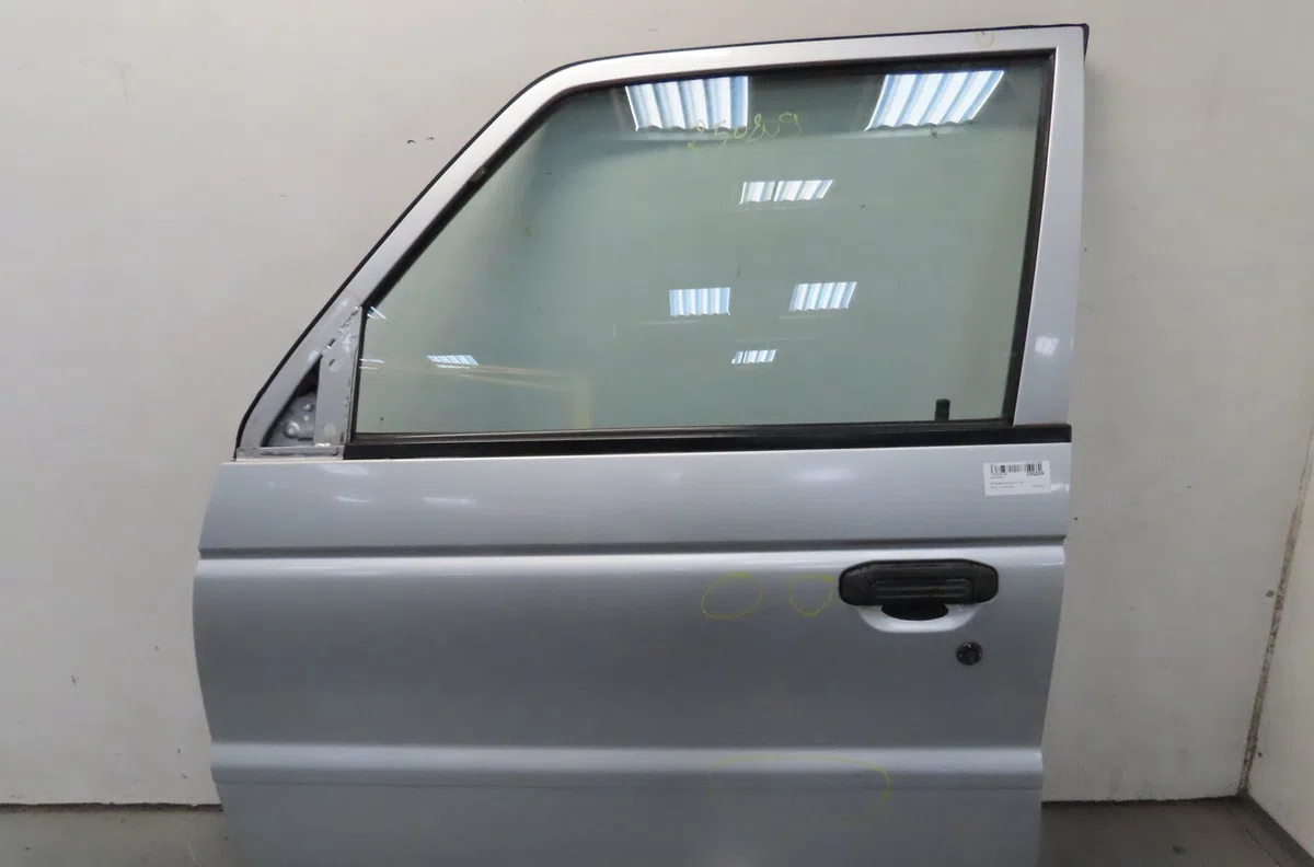 Porte avant gauche Mitsubishi PAJERO III (V7_W, V6_W) 2.5 tdi (v64w, v74w) (2001-2006) occasion