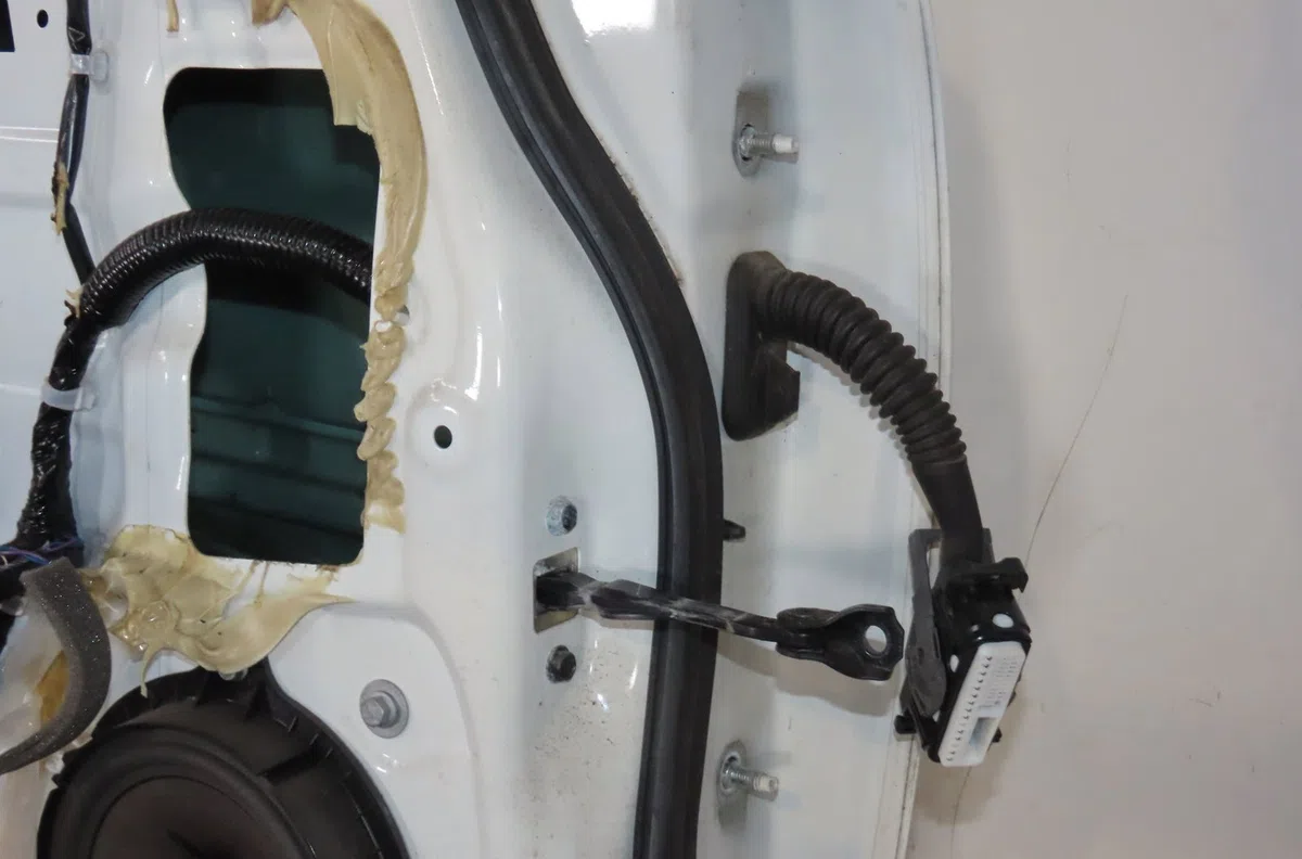 Porte avant gauche Nissan LEAF (ZE0) Electric (2010) occasion