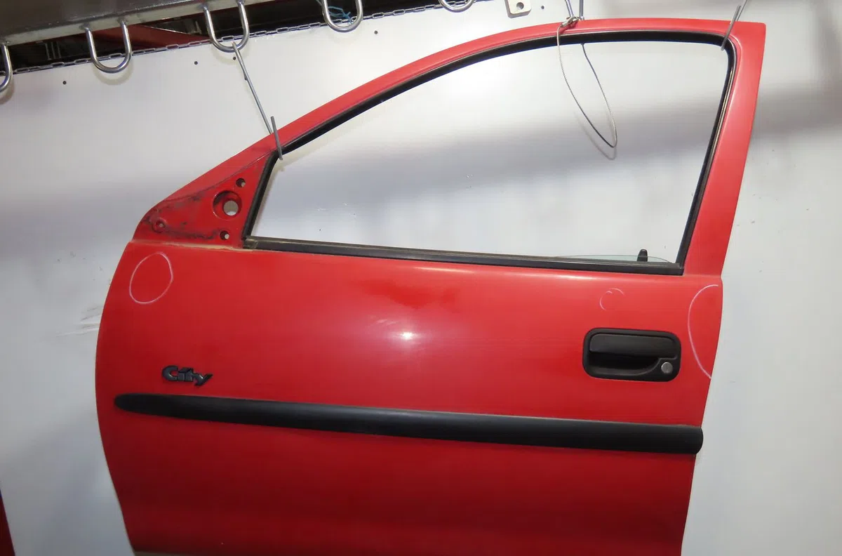 Porte avant gauche Opel CORSA B (S93) 1.2 i 16v (f08, f68, m68) (1998-2000) 5 portes occasion