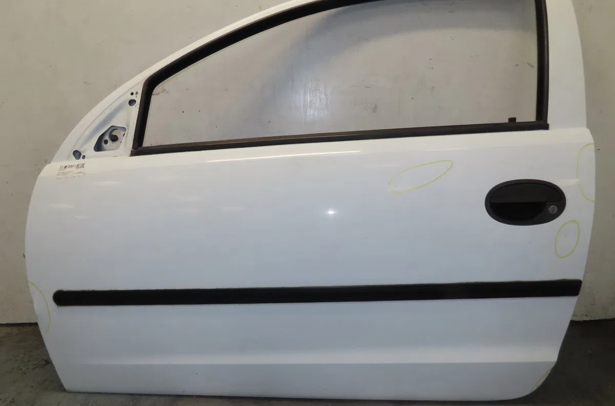 Porte avant gauche Opel CORSA C (X01) 1.2 (f08, f68) (2000-2009) occasion