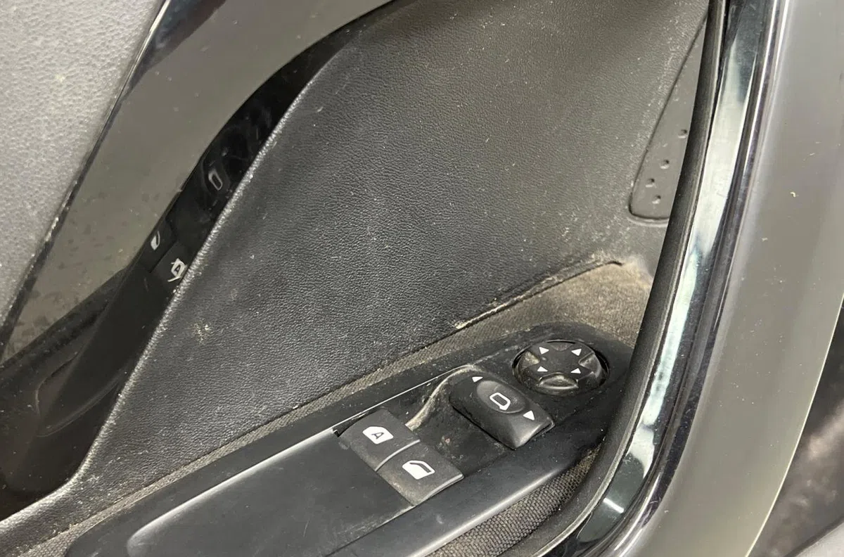 Porte avant gauche PEUGEOT 208 1 PHASE 2 occasion