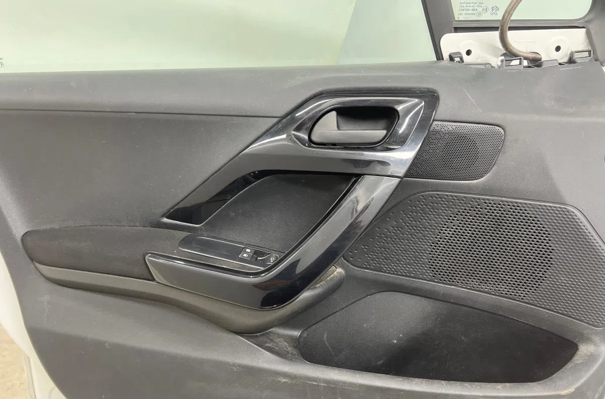 Porte avant gauche PEUGEOT 208 1 PHASE 2 occasion
