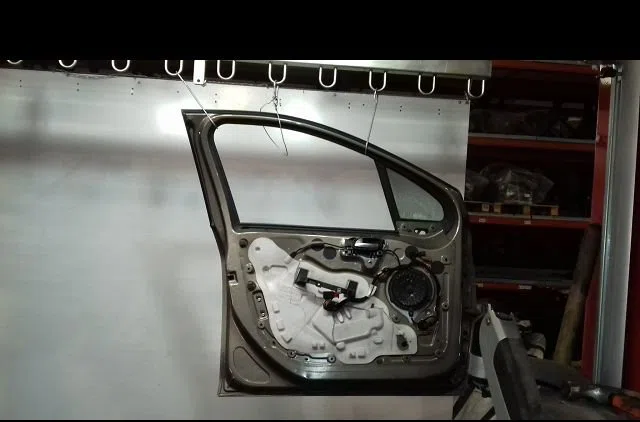 Porte avant gauche Peugeot 208 I (CA_, CC_) 1.4 hdi (2012) 3 portes occasion