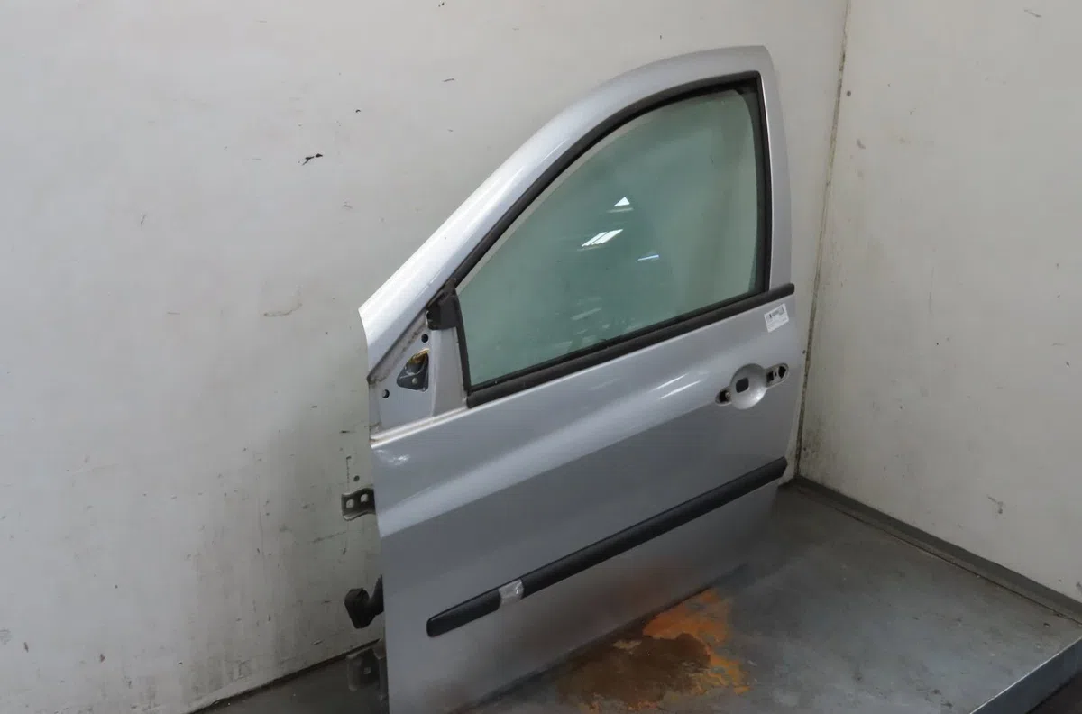 Porte avant gauche Renault CLIO III Grandtour (KR0-1_) 1.2 16v (kr02, kr0j) (2008-2014) occasion