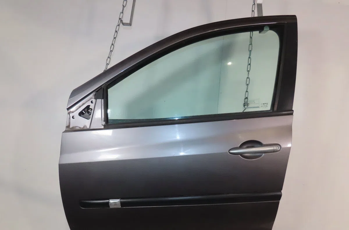 Porte avant gauche Renault CLIO III Grandtour (KR0-1_) 1.2 16v (kr02, kr0j) (2008-2014) occasion