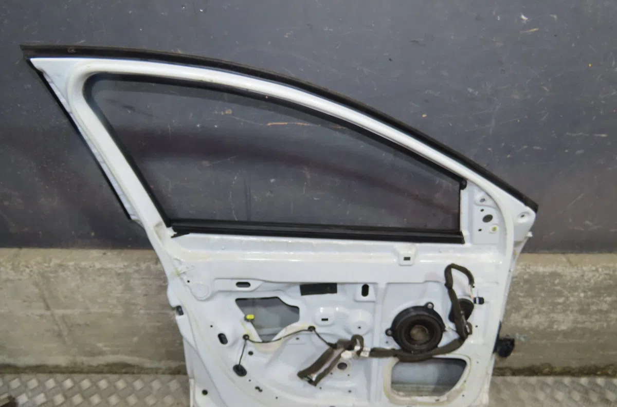 Porte avant gauche Renault MEGANE III Grandtour (KZ0-1) 1.5 dci (kz09, kz0d, kz1g, kz29, kz14, kz1w, kz10, kz1f,... (200