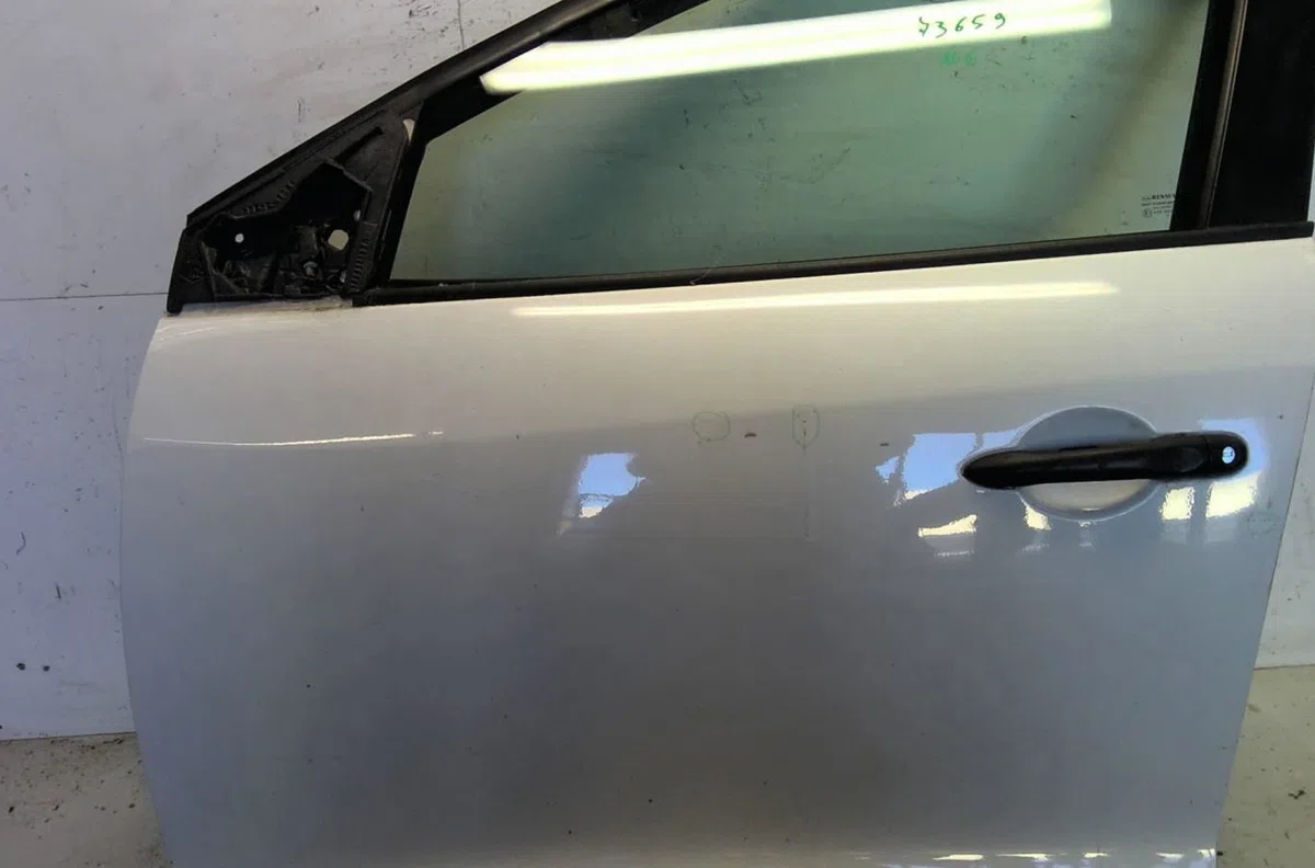 Porte avant gauche Renault MEGANE III Grandtour (KZ0-1) 1.5 dci (kz0c, kz1a) (2009) occasion